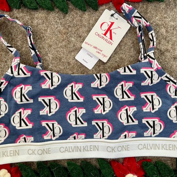 NWT Calvin Klein Women’s Logo Blue & White Unlined Sports Bralette - Size M - Picture 1 of 5